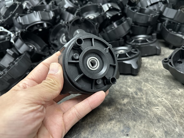 Všechny tyto plastové vstřikovací formy přeneseme do vietnamské nové továrny.