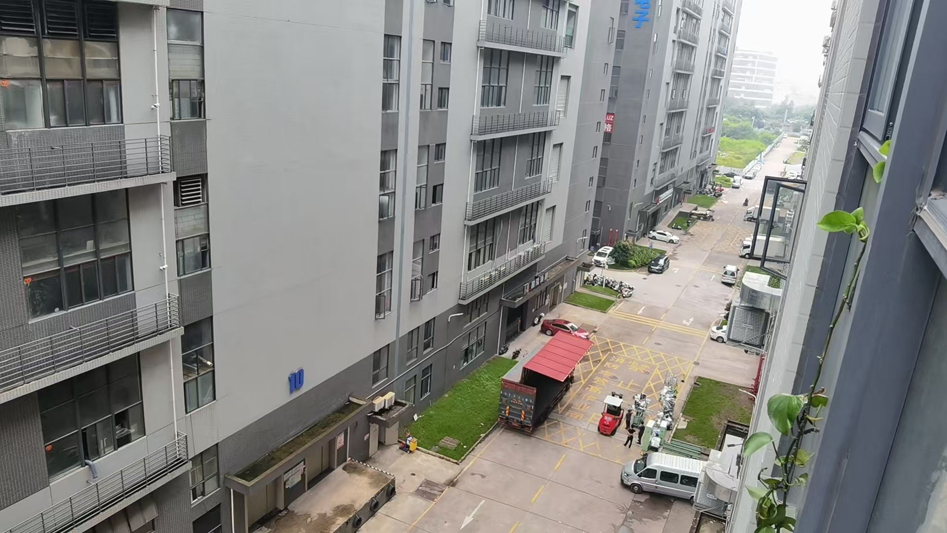 Foshan Rubber Factory poskytuje stabilní kvalitu a rychlou podporu výzkumu a vývoje pro globální objednávky vlastních dílů